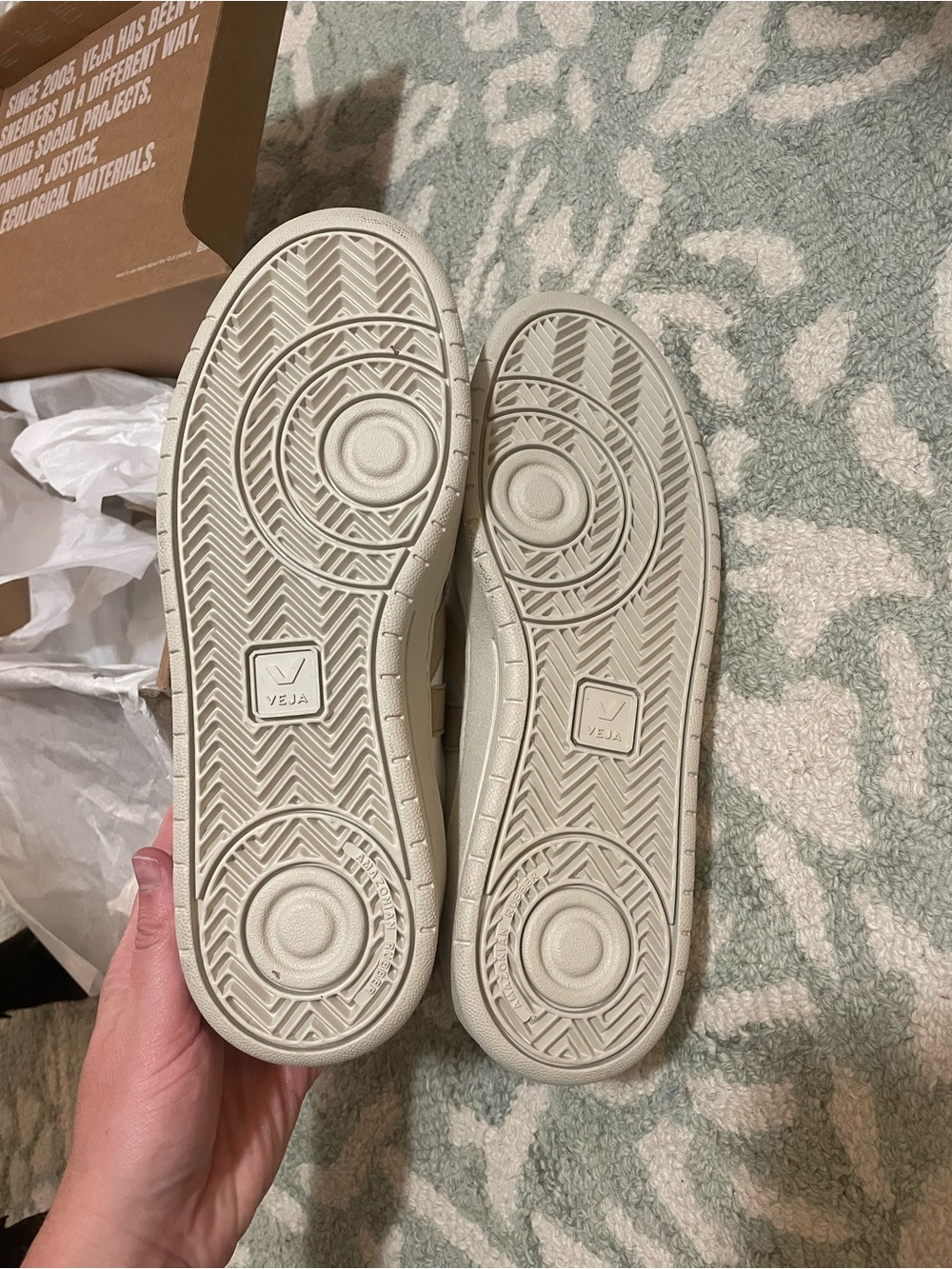 Veja V-12 Leather Sneakers in White and Beige - Picture 5 of 6